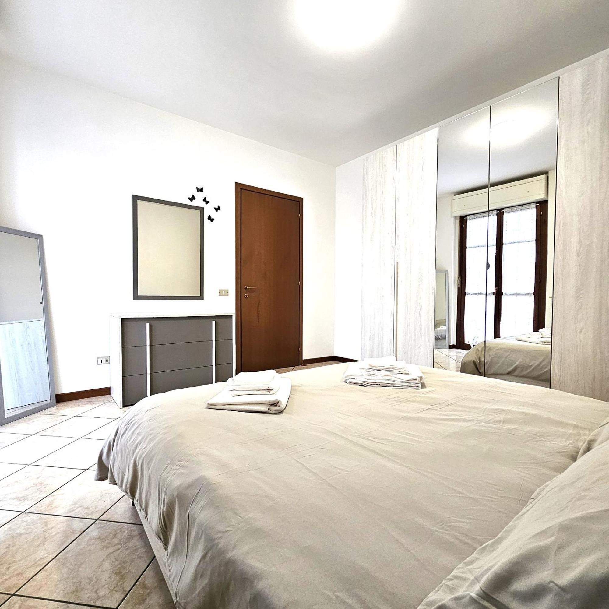 Appartamento Moderno Gallarate Bagian luar foto
